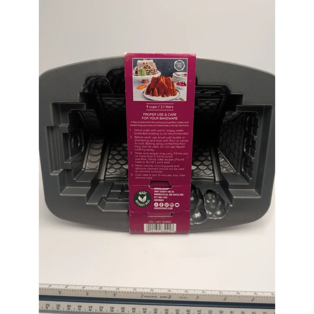 Nordic Ware Gingerbread House Bundt Pan Christmas Baking 9 Cup 1839984 NEW